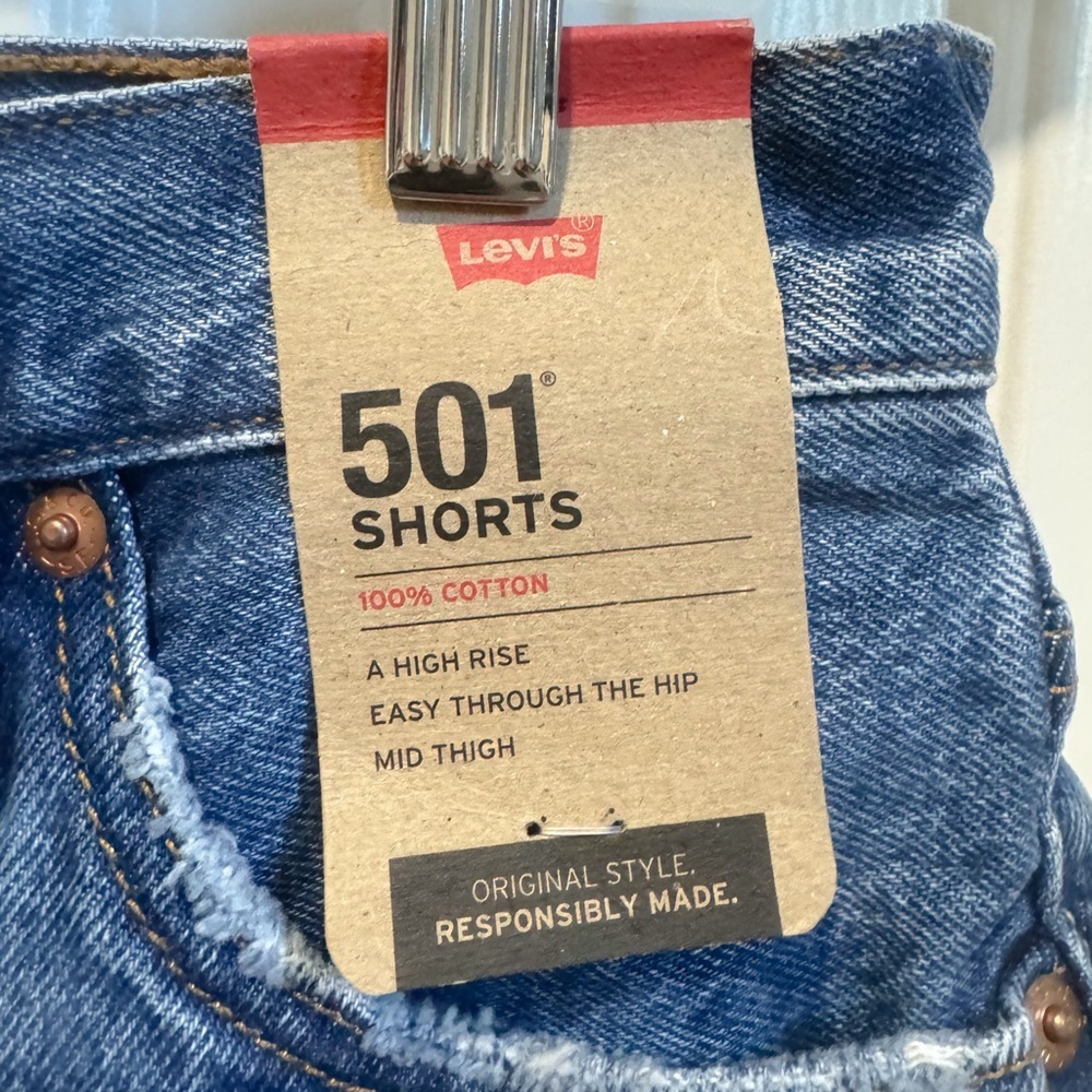 NWT Levi’s 501® Mid Thigh Short - Picture 3 of 6